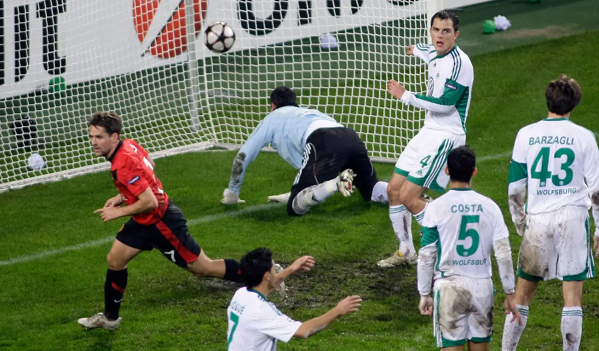 EIS27-SOCCER-CHAMPIONS-1208-11-JPG9017412408851226328