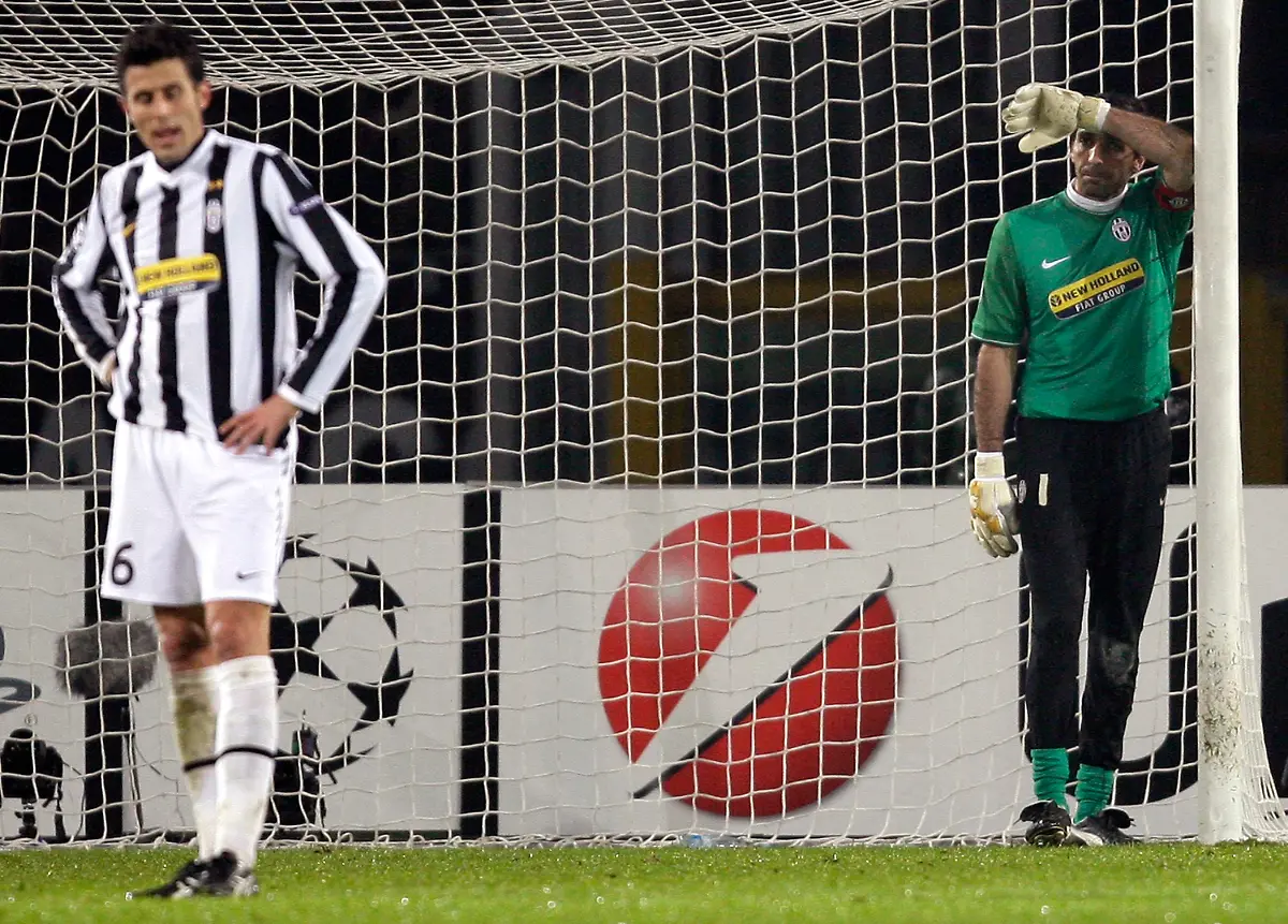 SRE118-SOCCER-CHAMPIONS-1208-11-JPG1231315650569364764