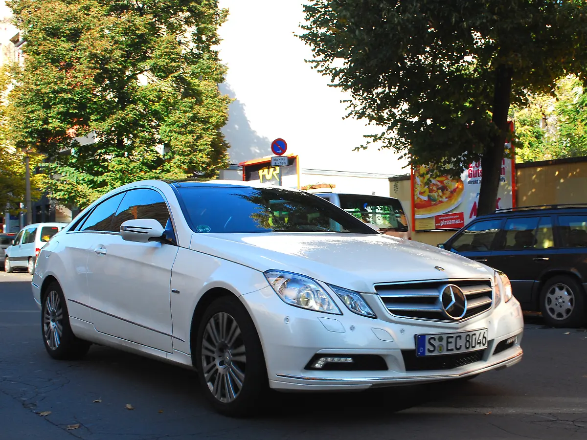 Mercedes-E-Klasse-Coupe-19-10-2009-12-12-7