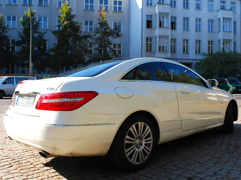Mercedes-E-Klasse-Coupe-19-10-2009-11-56-01