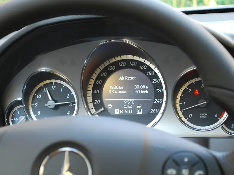 Mercedes-E-Klasse-Coupe-19-10-2009-11-22-54