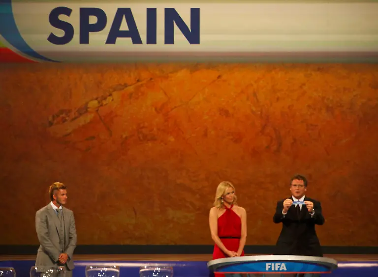 CAP321-SOCCER-WORLD-DRAW-1204-11-JPG6513661996173010402