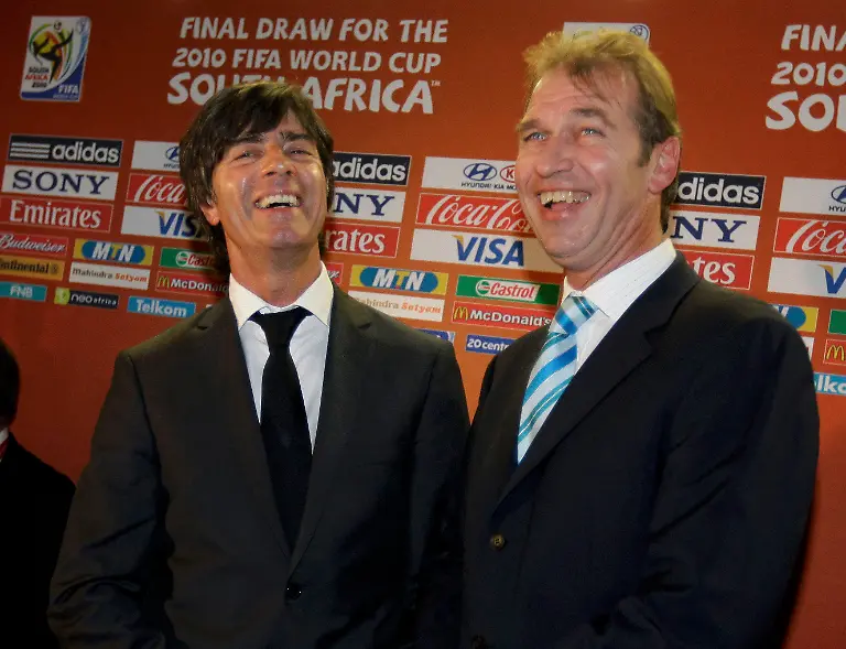 CAP962-SOCCER-WORLD-DRAW-1204-11-JPG1925490112073648558