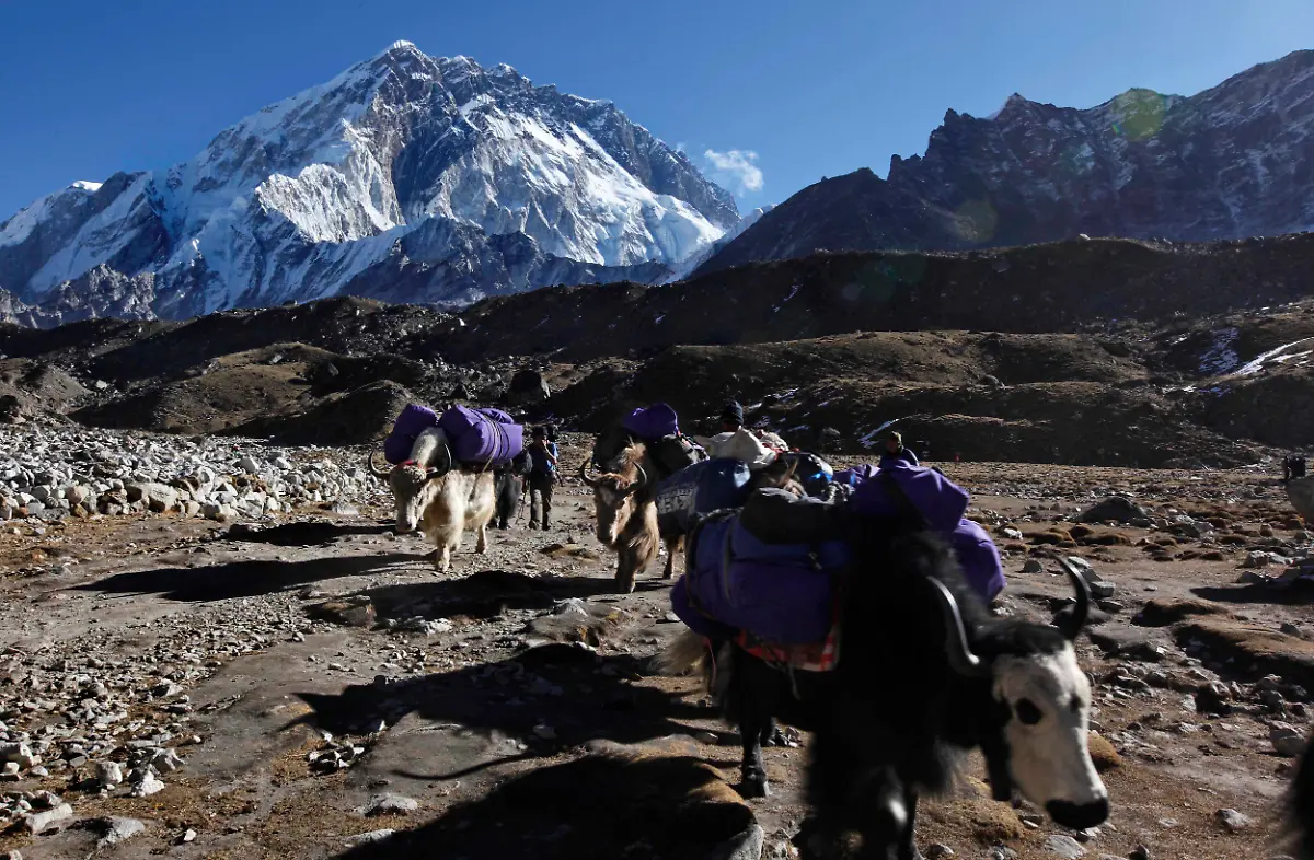 Nepal-Cabinet-in-the-Clouds-DEL140-jpg2259481948690537889
