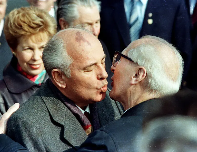 gorbatschow-honecker-1