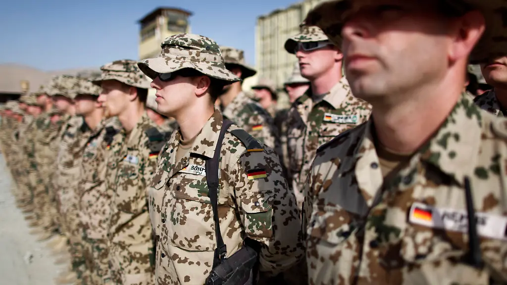 DEU-Bundestag-Bundeswehr-FRA104-jpg5115738842841033535