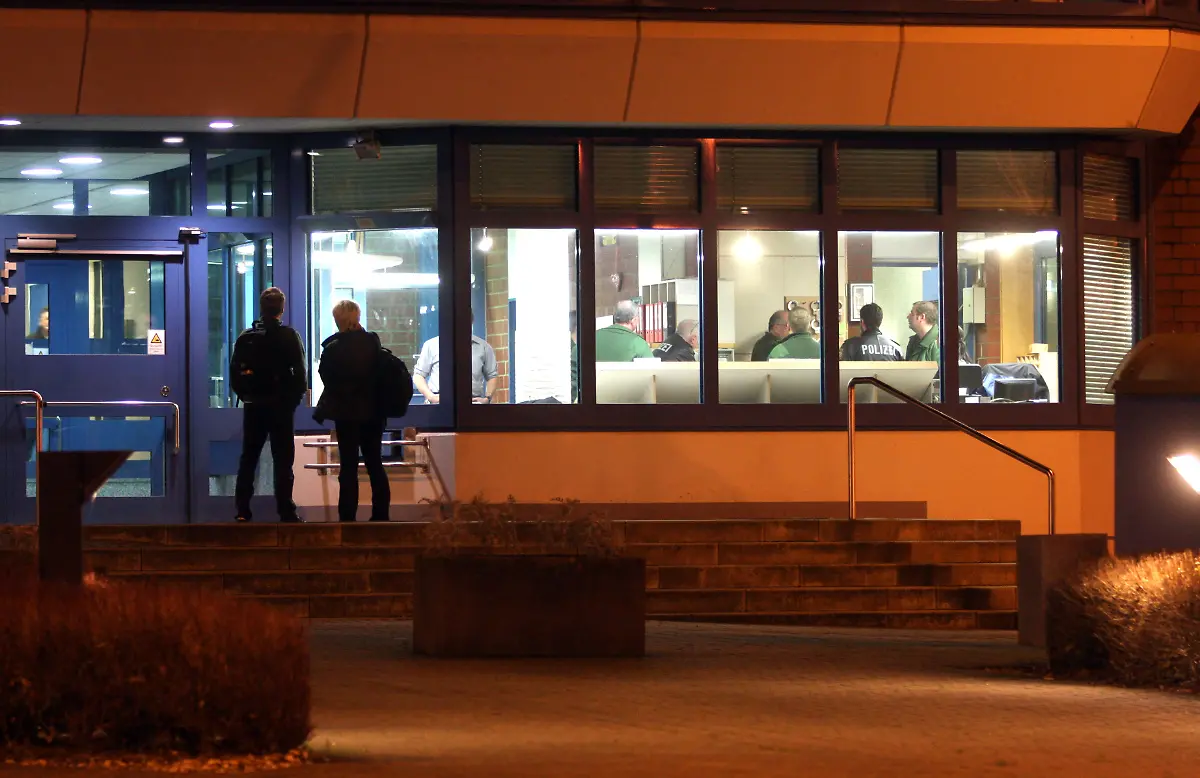 DEU-NRW-Ausbrecher-MFRA108-jpg7118555080880409214