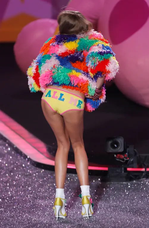 NYK924-VICTORIASSECRET-1120-11-JPG8676054705127455115