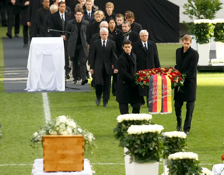 BER500-SOCCER-GERMANY-ENKE-1115-11-JPG45925038891622847