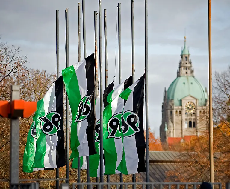 Germany-Soccer-Enke-Obit-MME119-jpg661469108247621649