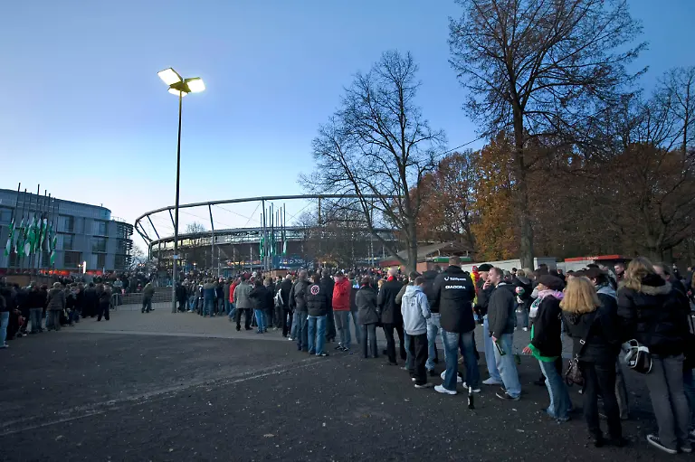 Germany-Soccer-Enke-Obit-MME101-jpg2320868230033395384