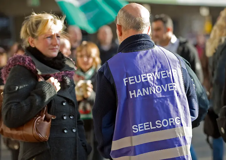 Germany-Soccer-Enke-Obit-MME118-jpg2138036661065525714