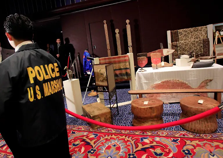 SHN604-MADOFF-AUCTION-1113-11-JPG7582182196823617195