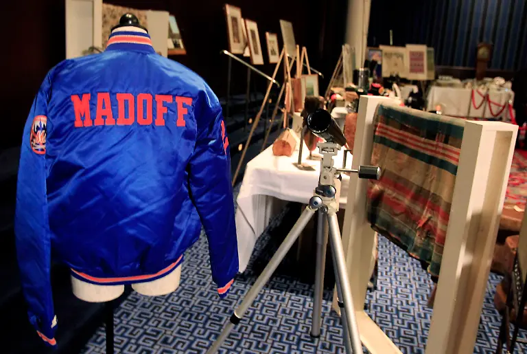 SHN601-MADOFF-AUCTION-1113-11-JPG2782284680547274942