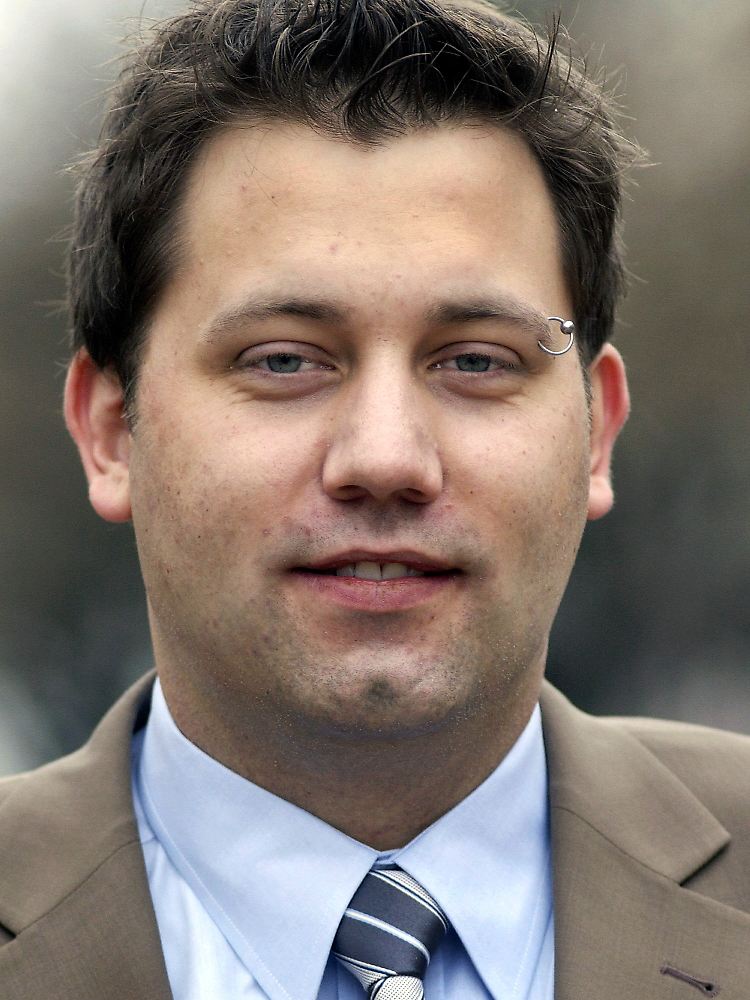 Lars Klingbeil verweist auf die Blogger, die für Demokratie kämpfen.