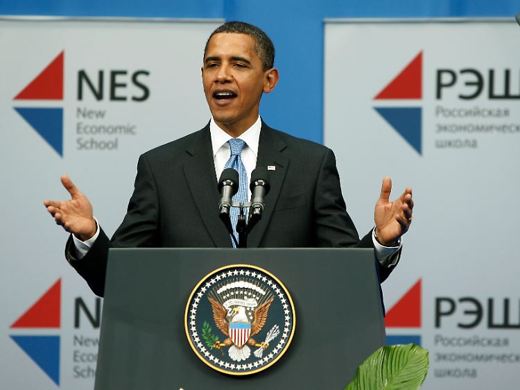 Obama vor dem Abschlussjahrgang der "Neuen Ökonomischen Schule".