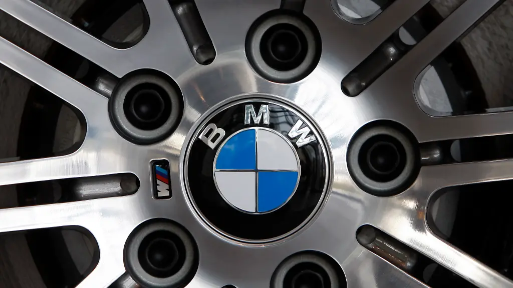 DEU-BMW-Zwischenbilanz-BMW102-jpg2052627911977836385