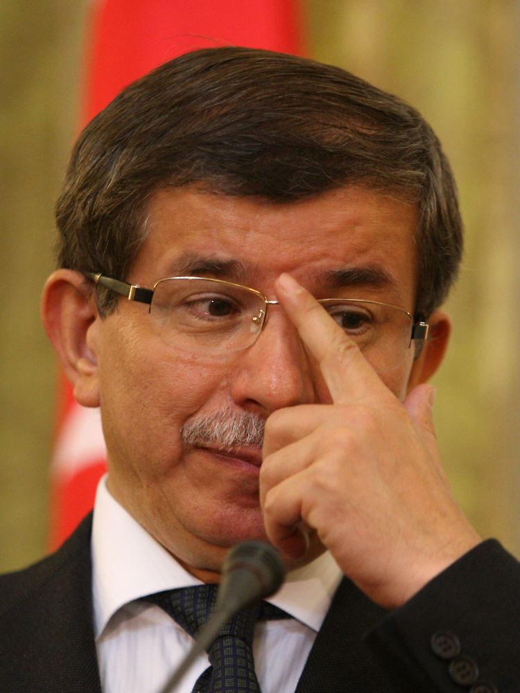 Der türkische Außenminister Davutoglu will offenbar an Assads Vernunft appellieren.