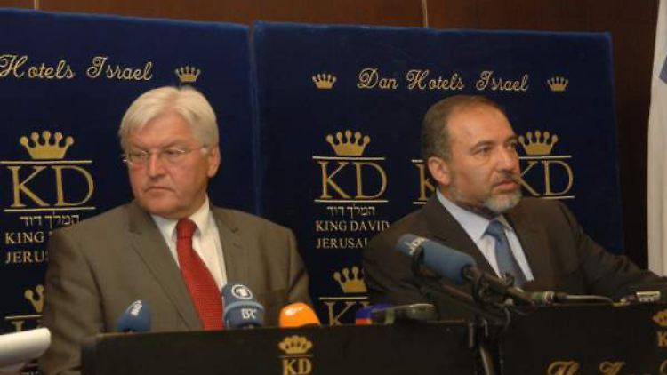 Steinmeier und Libermann bei einer gemeinsamen Pressekonferenz.