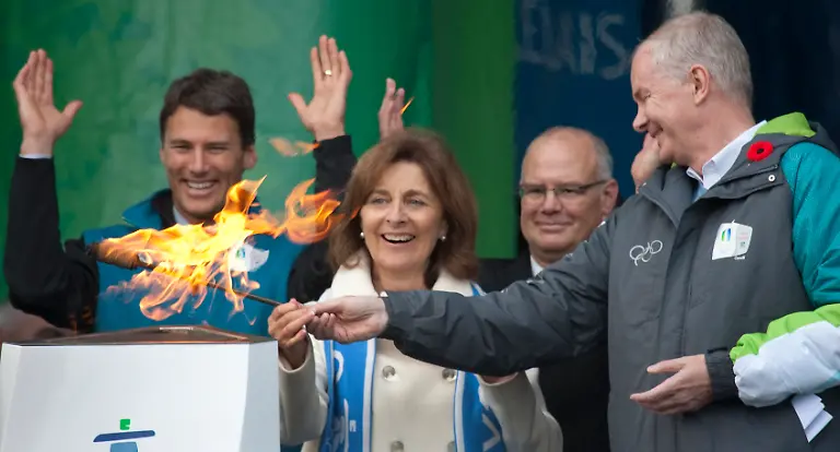 AXC12-OLYMPICS-TORCH-1030-11-JPG7447032349325136849