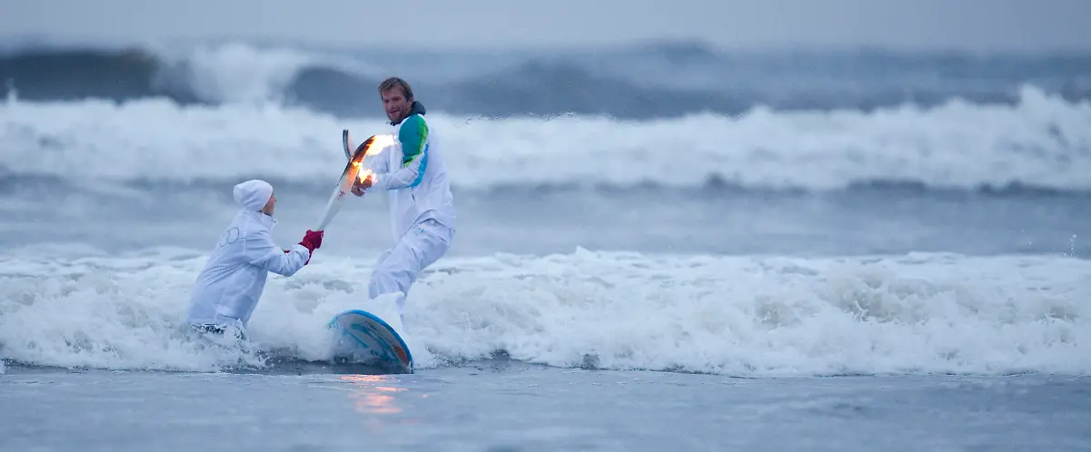 Olympic-Torch-Relay-JOHV110-jpg3032215387935060624