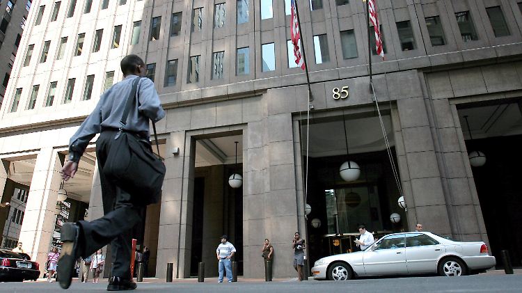 Goldman Sachs hat offenbar massiv dabei geholfen, die griechischen Bilanzen den Anforderungen an die Euro-Zone anzupassen. Und dabei noch eine Menge Geld verdient.