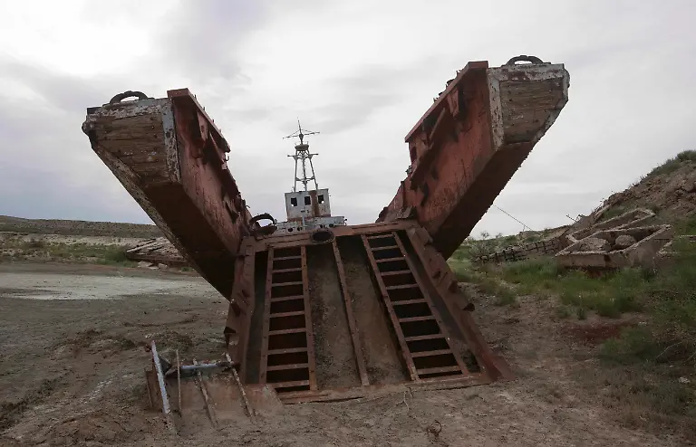 Central-Asia-Reappearing-Sea-NY427-jpg6434186837128145078