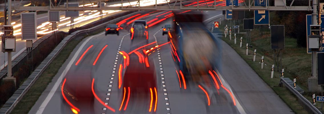 Eine LKW-Maut wird bislang nur auf Autobahnen erhoben.