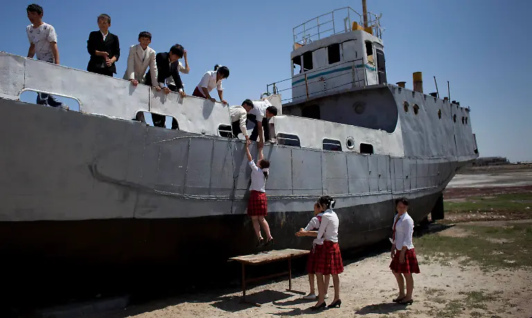 Central-Asia-Reappearing-Sea-NY418-jpg6529120192307406749