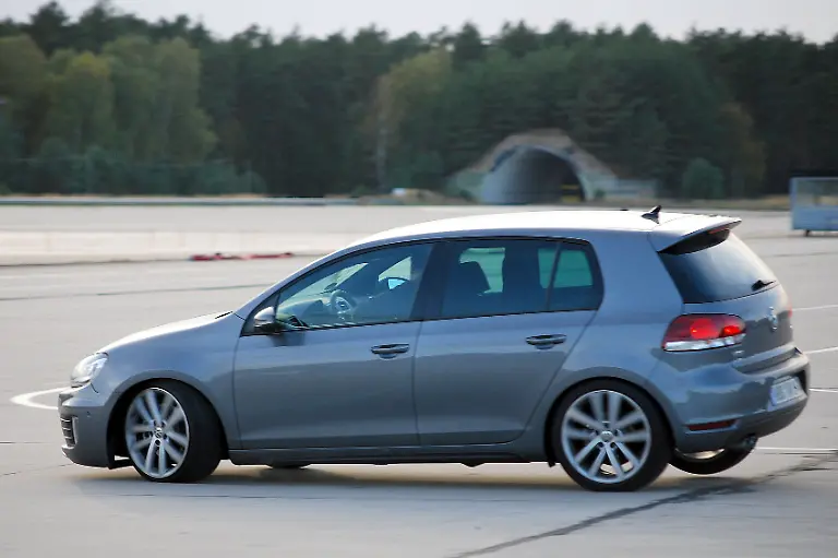 VW-Golf-GTD-05-10-2009-17-11-32