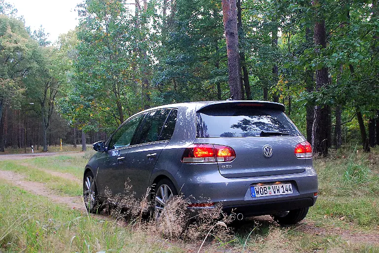 VW-Golf-GTD-05-10-2009-18-10-1