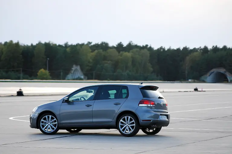 VW-Golf-GTD-05-10-2009-17-12-41