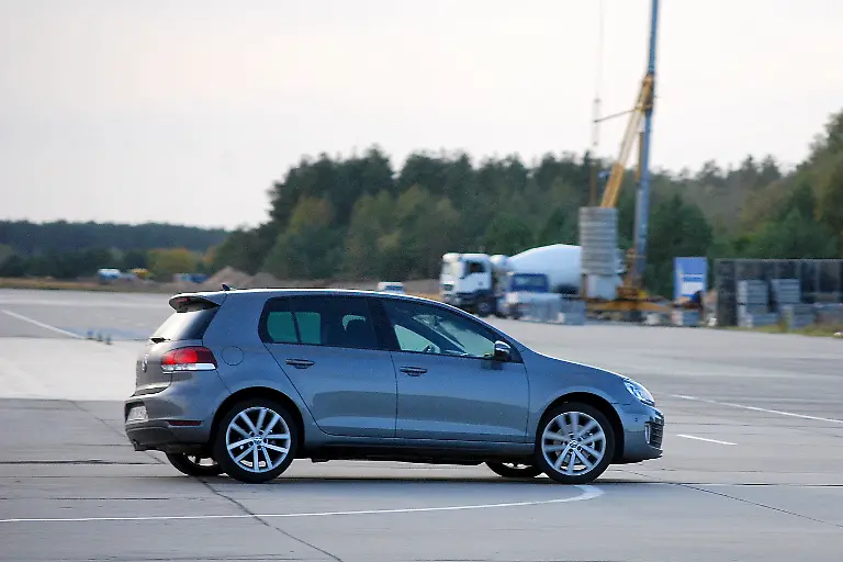 VW-Golf-GTD-05-10-2009-17-11-46
