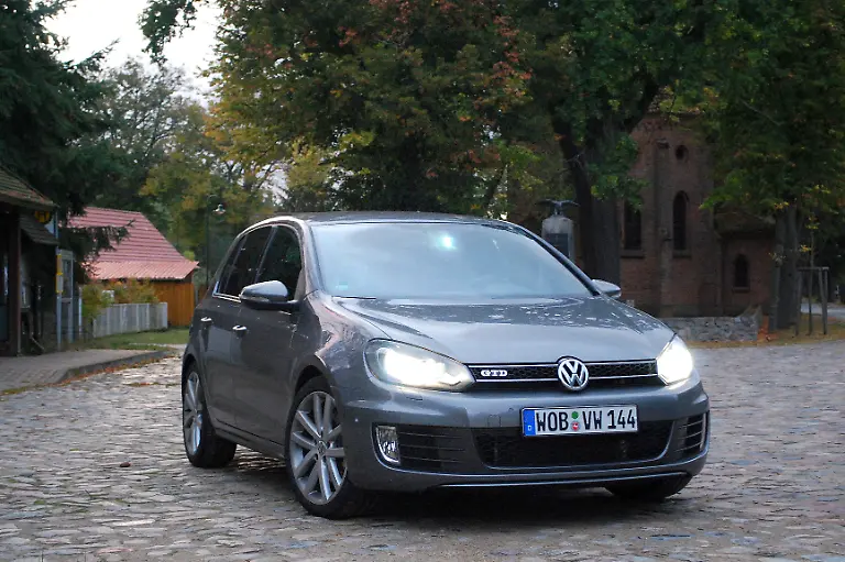 VW-Golf-GTD-04-10-2009-18-39-31