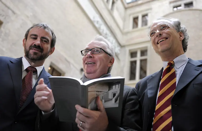 2mzn5720-jpg7820318247837642299