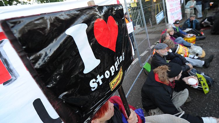 Sitzblockaden vor der Baustelle.