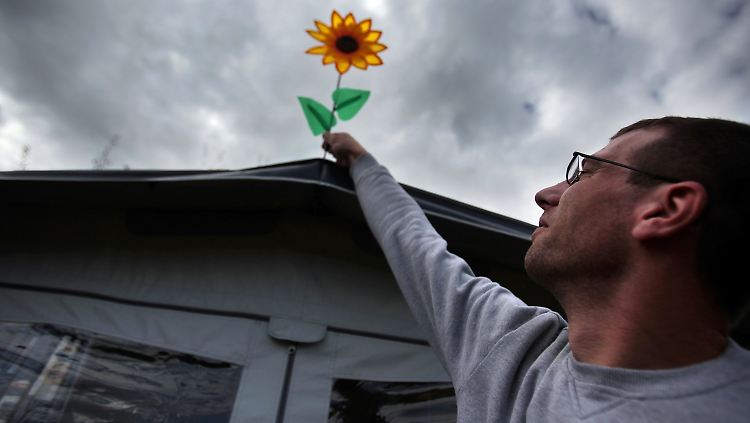 Sonnenblume statt Sonne: Michael Strauch aus Düren übt sich in positivem Denken.