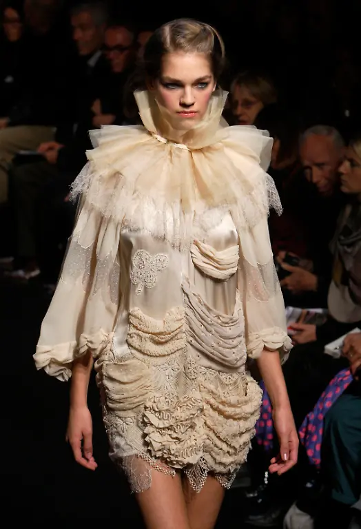 FRANCE-FASHION-MEU104-jpg1874033992864278920