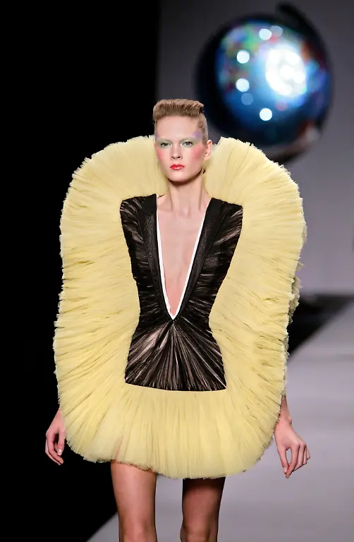 FRANCE-FASHION-XLE115-jpg8230240122179564848