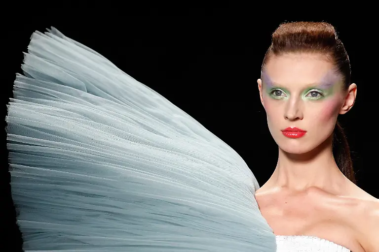 FRANCE-FASHION-XLE106-jpg270843987094620098