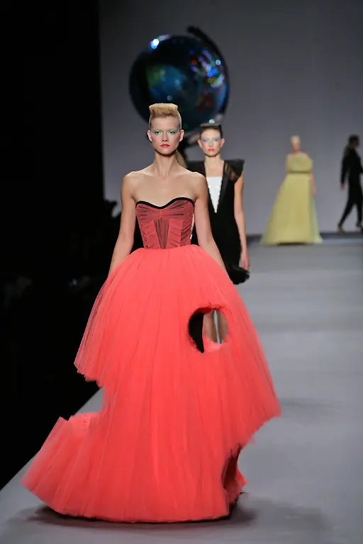 FRANCE-FASHION-XLE111-jpg2114640355202002977