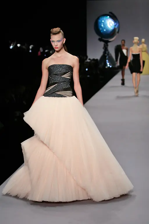 FRANCE-FASHION-XLE112-jpg4530590830447533084