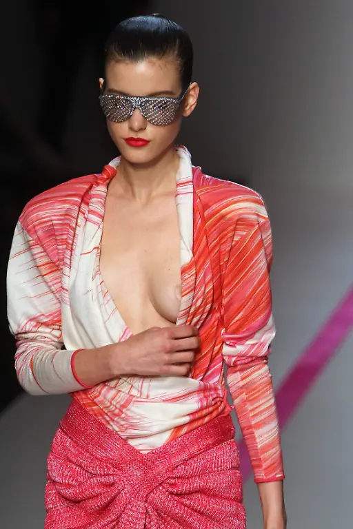 FRANCE-FASHION-PAR135-jpg5907471052987140294