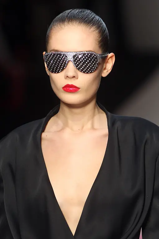 FRANCE-FASHION-PAR146-jpg5212096545836138856