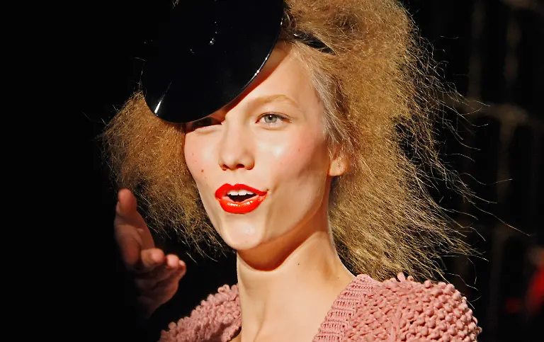 FRANCE-FASHION-XJB128-jpg4879568704633985294