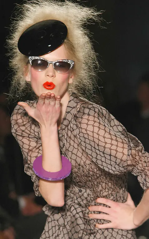 FRANCE-FASHION-XJB133-jpg7107139460723809836