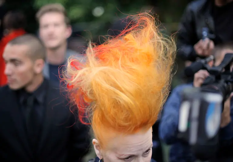 FRANCE-FASHION-XTC102-jpg1054342277734083382