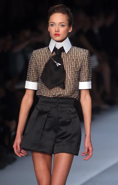 FRANCE-FASHION-PAR109-jpg168983872923219990