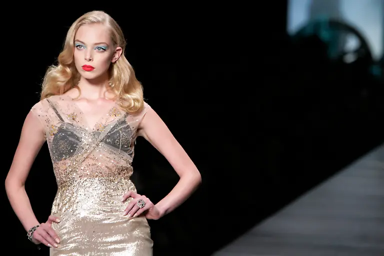 FRANCE-FASHION-XLE121-jpg2409533606320342212