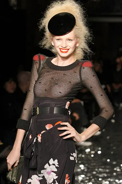 FRANCE-FASHION-XJB134-jpg1224959372661552099